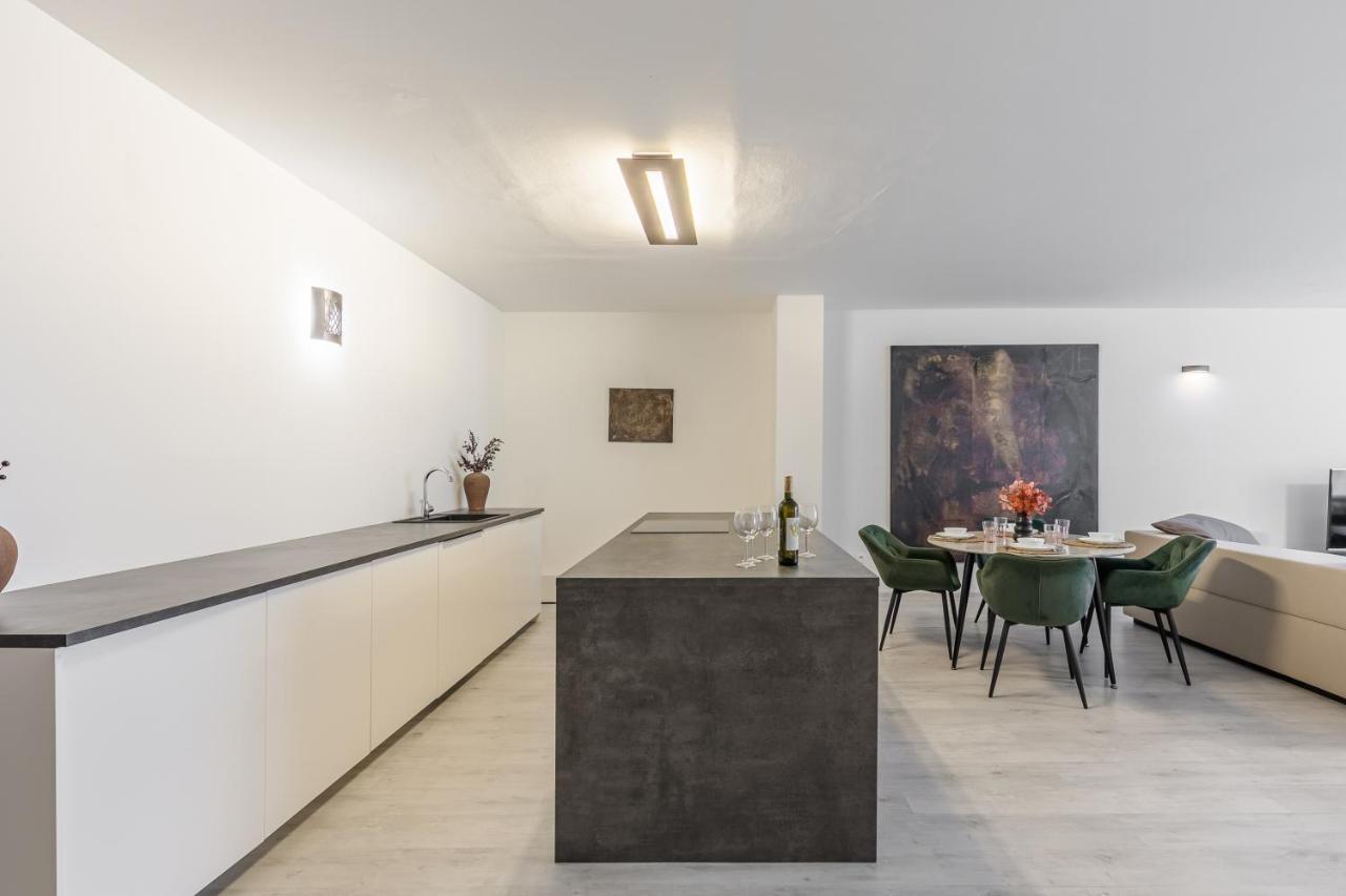 Bnb Sk Zamocka Artist Apartment Bratislava Exteriör bild